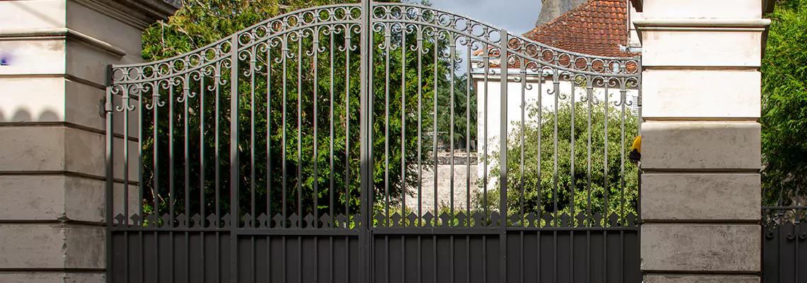 Wooden Swing Gate Repair in Town n Country, FL